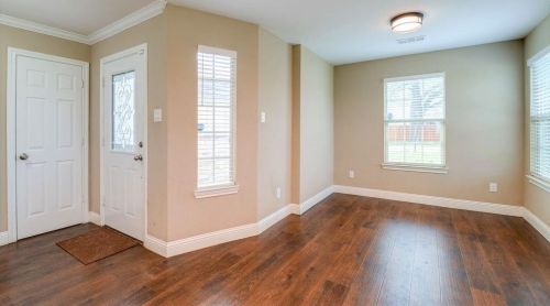 1617 Tucker St, Fort Worth, TX 76104-1733