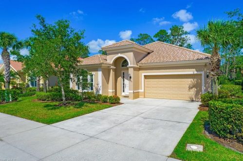 7984 Princeton Dr, Naples FL  34104-6667 exterior