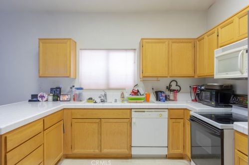 14622 Nelson Ave, Victorville, CA 92394-7068