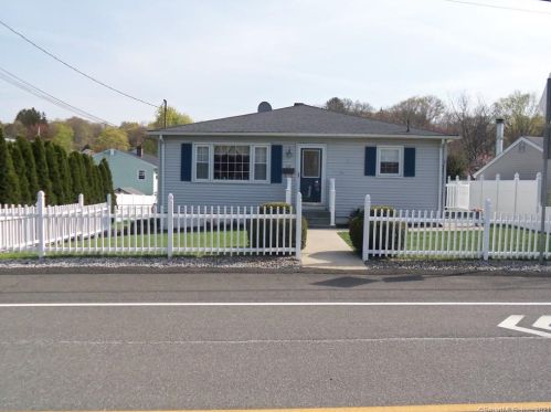 112 Meadowbrook Dr, Waterbury, CT 06706-2722