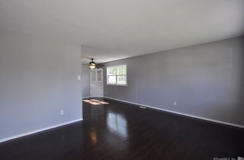 150 Bear Paw Rd, Bridgeport, CT 06606-1740