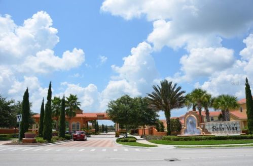701 Las Fuentes Dr, Kissimmee, FL