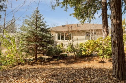 411 Eskaton Cir, Grass Valley CA  95945-5744 exterior