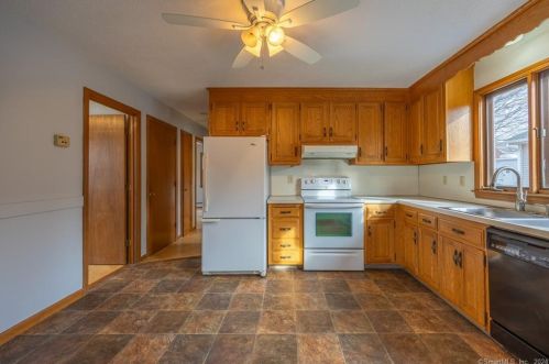 21 Ridgewood St, Bristol, CT 06010-6109