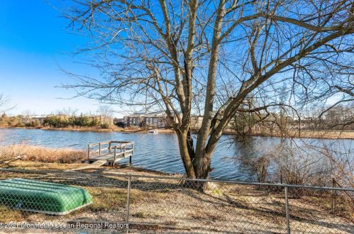 323 Lk Shr Dr, Bricktown NJ 08723-6013 exterior