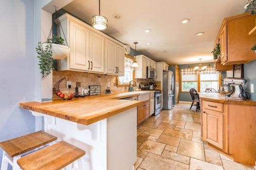 755 Hancock Pl, North Lindenhurst NY  11757-6904 exterior