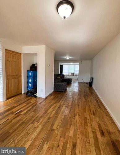 6810 Guyer Ave, Philadelphia PA 19142-2518 exterior