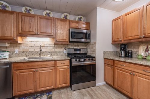 616 Q St, Rio Linda CA  95673-1427 exterior