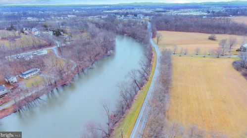 63 Willow Mill Park Rd, Navy Sup Dpt PA  17050-1757 exterior