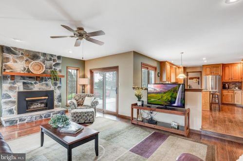 75 Maple Ave, Bareville PA  17540-9602 exterior