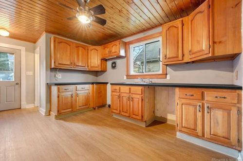 15 Kinney Ave, Norwich CT  06360-6209 exterior