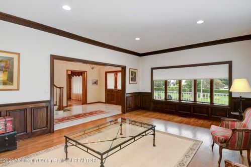 515 Seven Bridges Rd, Little Silver NJ  07739-1742 exterior