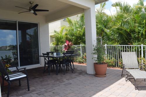 725 Leonardo Cir, Fort Pierce FL  34986-4355 exterior