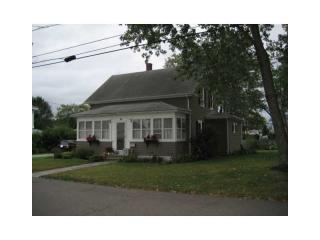 82 Vaughn Ave, Warwick, RI 02886-3127