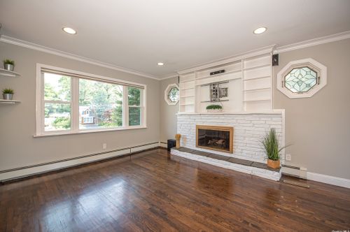 319 Myrtle Ave, West Islip, NY 11795-4112