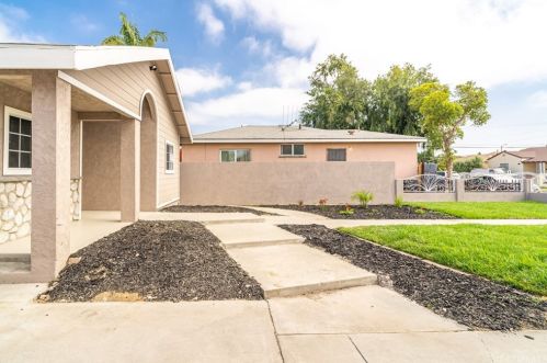 5477 Myrtle Ave, Long Beach CA 90807-2440 exterior