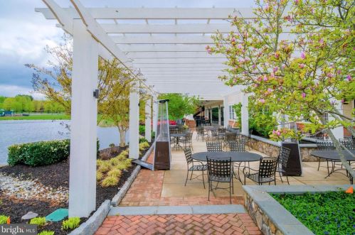 5737 Waterloo Bridge Cir, Haymarket VA  20169-8117 exterior