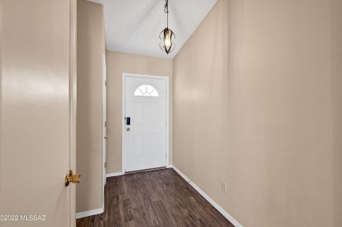 8747 Eagle Creek Dr, Tucson AZ  85730-5711 exterior