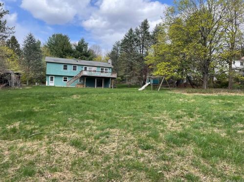 11 Amundsen Ln, Airmont, NY 10901-7512