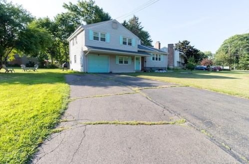 221 Woodland Ave, Bloomfield CT  06002-1357 exterior