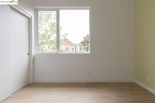 3280 Helen St, Oakland CA  94608-4027 exterior