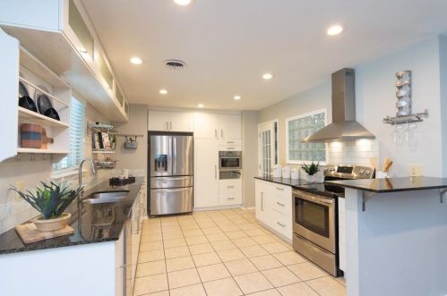 8016 Briarwood Ln, Austin TX 78757-6929 exterior