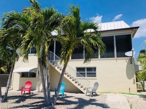 160 Trinidad St, Naples FL  34113-8647 exterior