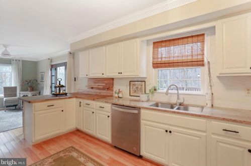 5550 Wide Oak Ct, Woodbridge VA  22192-6036 exterior