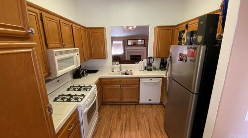 13541 Firethorn Cir, Victorville, CA 92392-6235