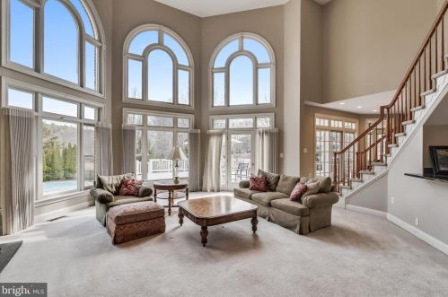 19228 Charandy Dr, Leesburg VA 20175-7215 exterior