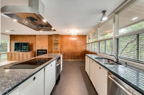 1411 Greenwood Dr, Denton TX  76209-2206 exterior