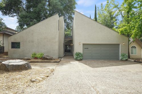 19296 Oak Grove Cir, Groveland, CA 95321-9578