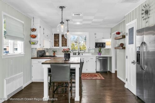 15 Fisher Pl, Tinton Falls, NJ 07701-2317