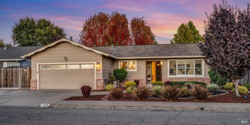 441 Pleasant Hill Ave, Sebastopol, CA 95472-3210