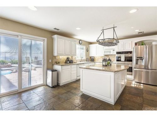 27932 Knight St, Santa Clarita, CA 91384-4560