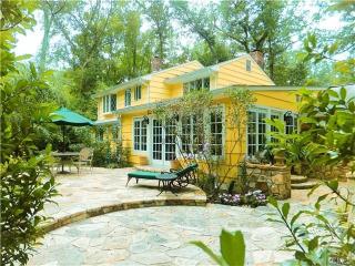 26 Settlers Trl, Stamford, CT 06903-2401