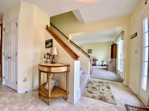 1005 Parkton Dr, Waukesha, WI 53189-7898