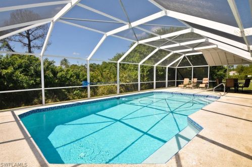 813 Mcarthur Ave, Lehigh Acres, FL 33936-3509