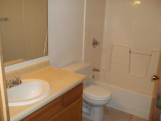 225 Northland Ct, Cedar Rapids IA  52402-6200 exterior