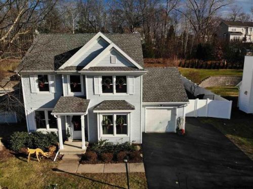 19 Shereen Ln, Newtonville, NY 12110-3722
