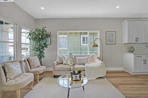 1324 76th Ave, Oakland CA  94621-2734 exterior