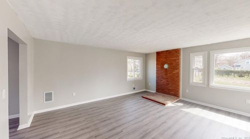 20 Ashworth St, Manchester CT  06040-5515 exterior
