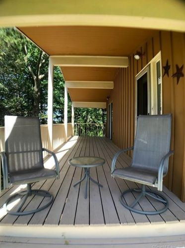 180 Long Hill Rd, Wallingford CT  06492-4934 exterior