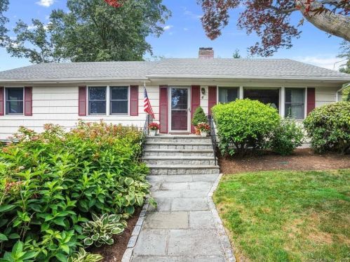 4 Redwood Rd, Norwalk, CT 06851-3228