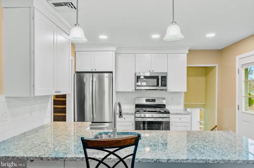 84 Franklin Corner Rd, Lawrence Township NJ  08648-2102 exterior