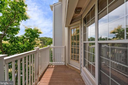 9296 Cardinal Forest Ln, Lorton VA  22079-2878 exterior