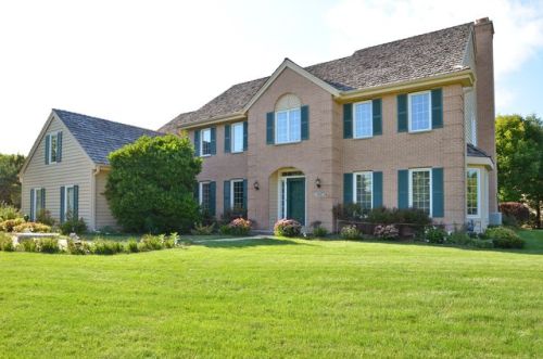 704 Haddonstone Pl, Thiensville, WI 53092-5845