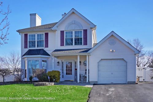 102 Colonial Dr, Tinton Falls, NJ 07712-3122