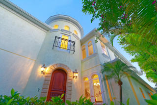353 Washington Dr, Sarasota, FL 34236-1314