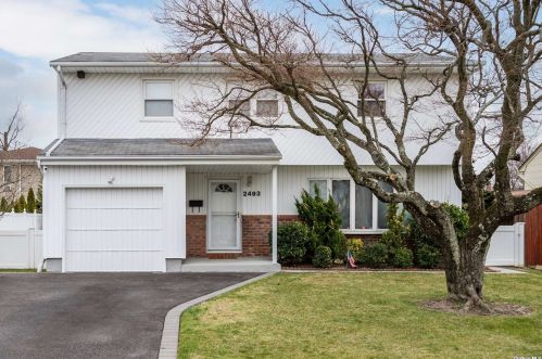 2493 Ocean Ave, North Bellmore, NY 11710-3826